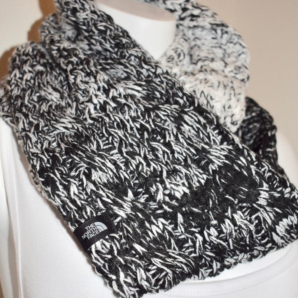 THE NORTH FACE WOMEN’S EAR GEAR AND SCARF SET - Picture 2 of 8